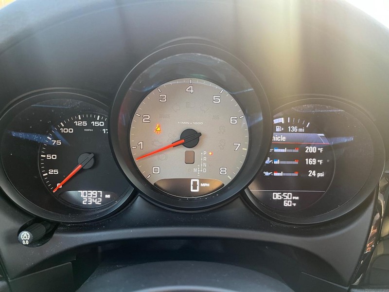 Porsche Macan Vehicle Full-screen Gallery Image 20