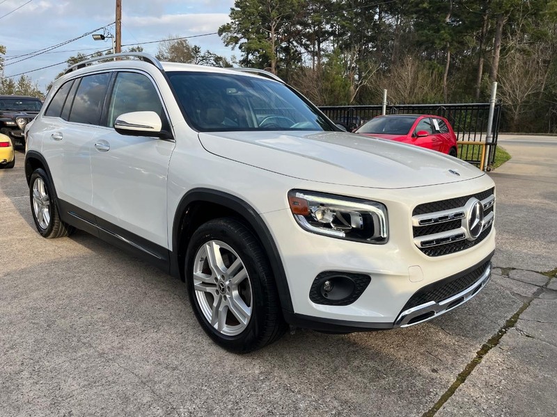 Mercedes-Benz GLB 250 Vehicle Full-screen Gallery Image 04