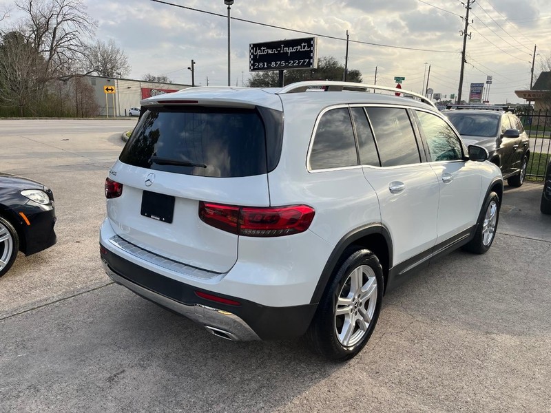 Mercedes-Benz GLB 250 Vehicle Full-screen Gallery Image 06