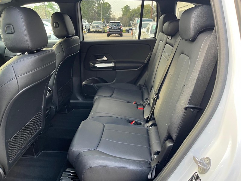 Mercedes-Benz GLB 250 Vehicle Full-screen Gallery Image 20