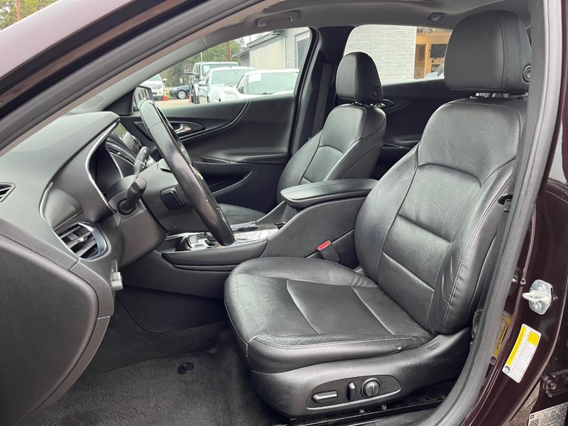 Chevrolet Malibu Vehicle Full-screen Gallery Image 11