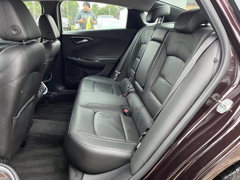 Chevrolet Malibu Vehicle Full-screen Gallery Image 16