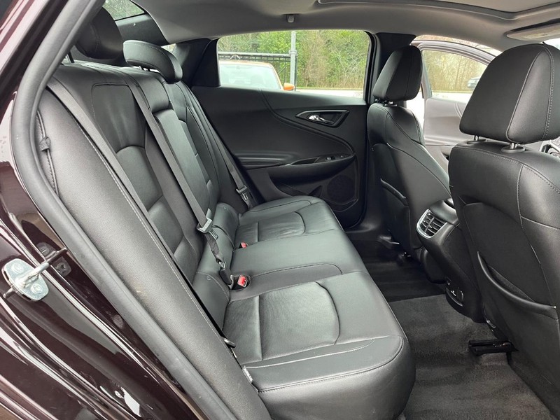 Chevrolet Malibu Vehicle Full-screen Gallery Image 18