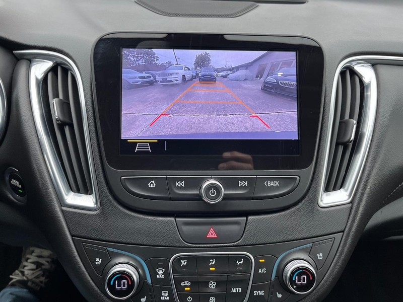 Chevrolet Malibu Vehicle Full-screen Gallery Image 22