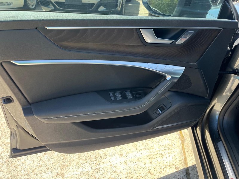 Audi A7 Vehicle Full-screen Gallery Image 08