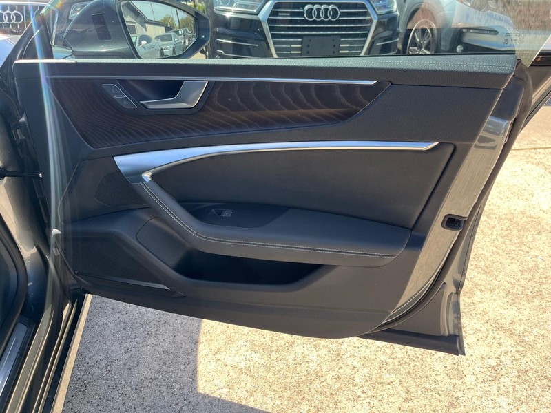 Audi A7 Vehicle Full-screen Gallery Image 11