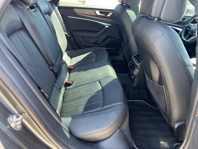 Audi A7 Vehicle Full-screen Gallery Image 12