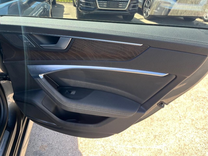 Audi A7 Vehicle Full-screen Gallery Image 13