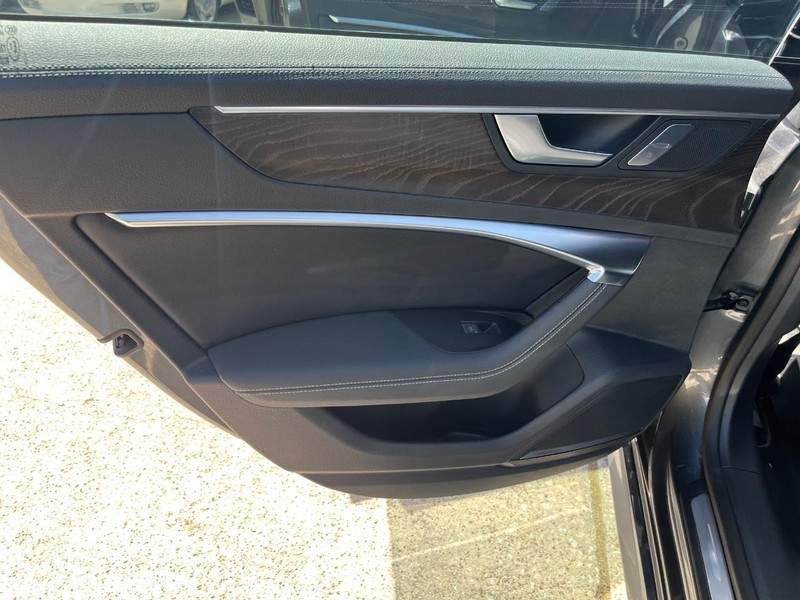 Audi A7 Vehicle Full-screen Gallery Image 15