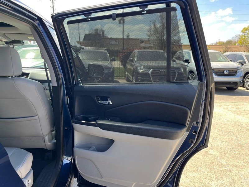 Honda Pilot Vehicle Full-screen Gallery Image 17