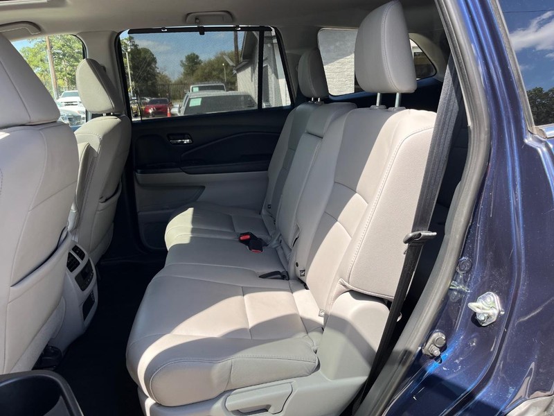 Honda Pilot Vehicle Full-screen Gallery Image 18