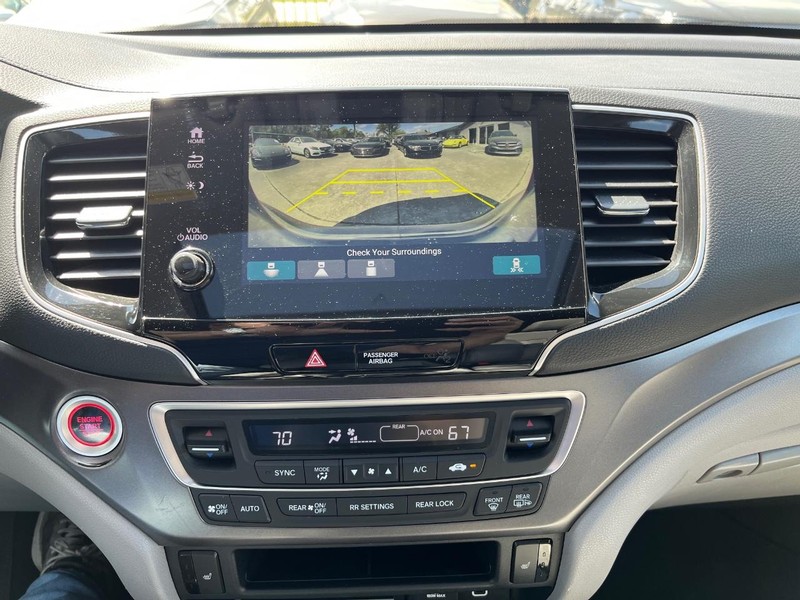 Honda Pilot Vehicle Full-screen Gallery Image 24