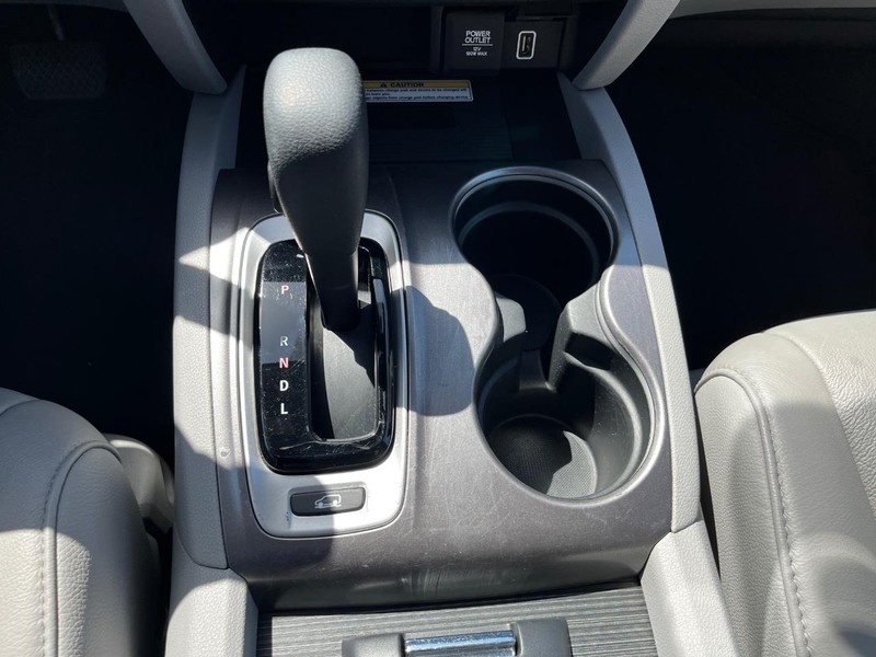 Honda Pilot Vehicle Full-screen Gallery Image 26