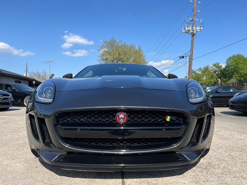 Jaguar F-Type Vehicle Full-screen Gallery Image 02