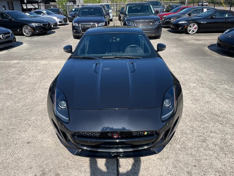 Jaguar F-Type Vehicle Full-screen Gallery Image 03