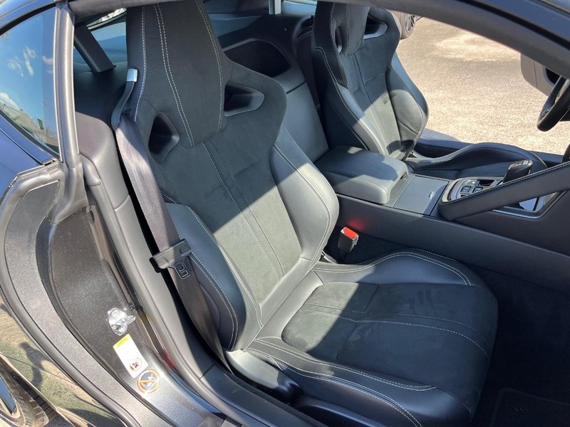 Jaguar F-Type Vehicle Full-screen Gallery Image 15