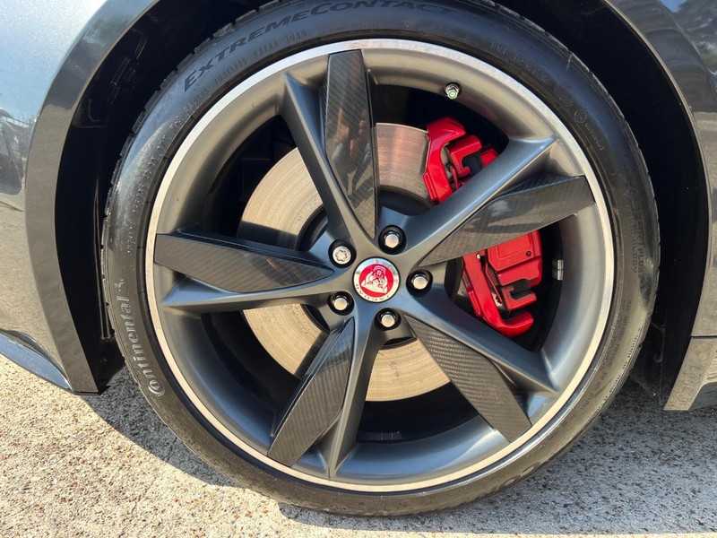 Jaguar F-Type Vehicle Full-screen Gallery Image 25