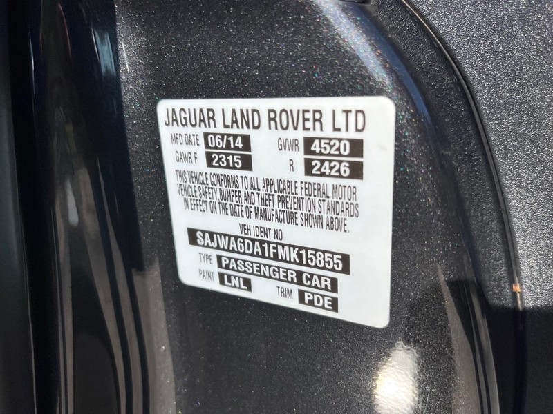 Jaguar F-Type Vehicle Full-screen Gallery Image 28