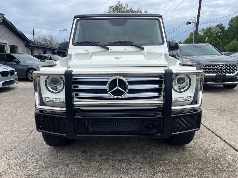 Mercedes-Benz G-Class Vehicle Full-screen Gallery Image 02