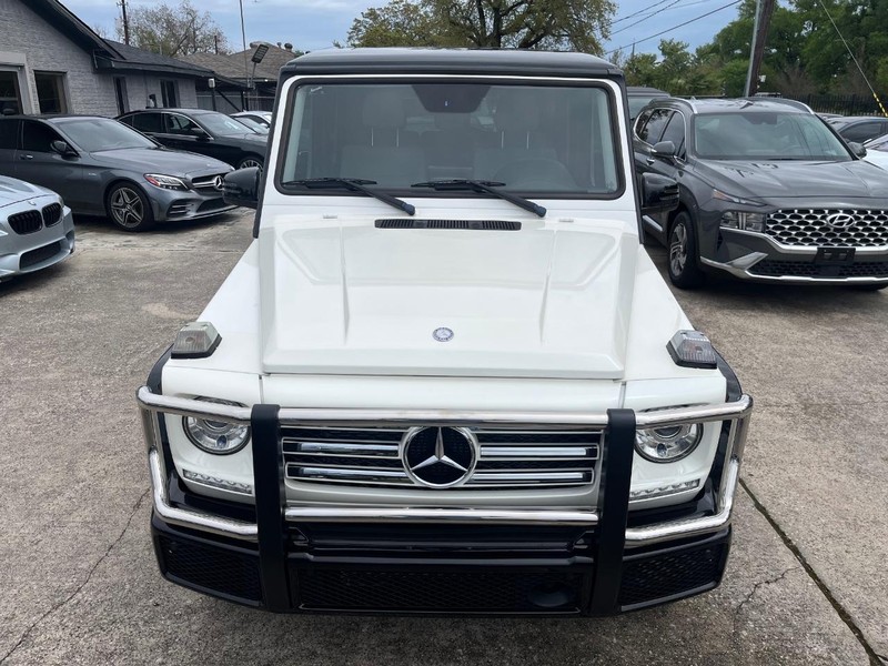 Mercedes-Benz G-Class Vehicle Full-screen Gallery Image 03