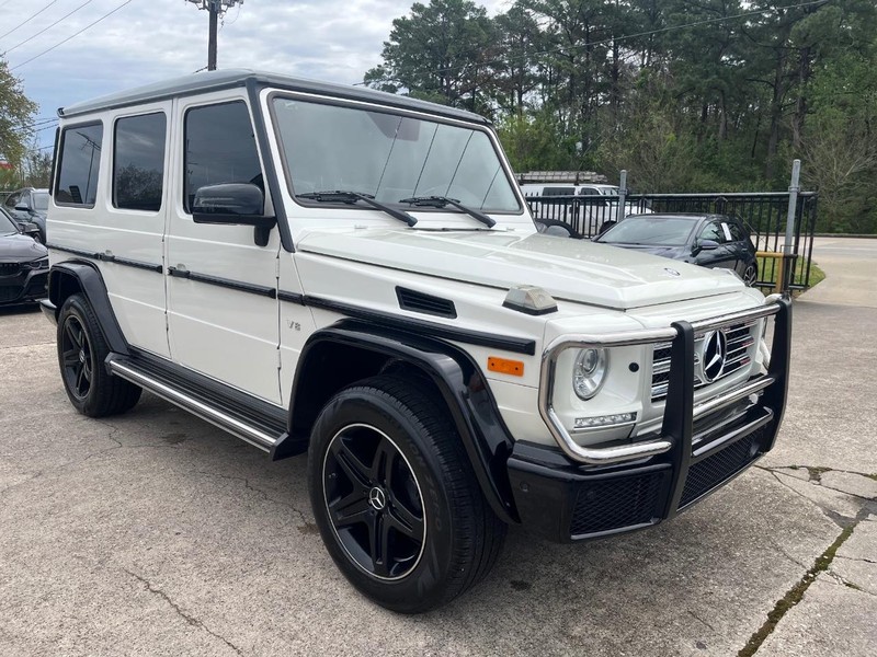 Mercedes-Benz G-Class Vehicle Full-screen Gallery Image 04