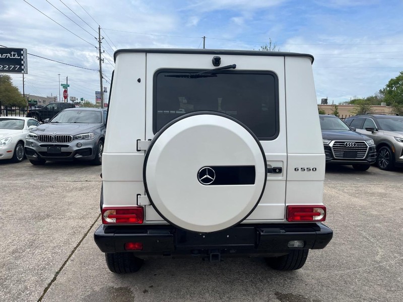 Mercedes-Benz G-Class Vehicle Full-screen Gallery Image 07