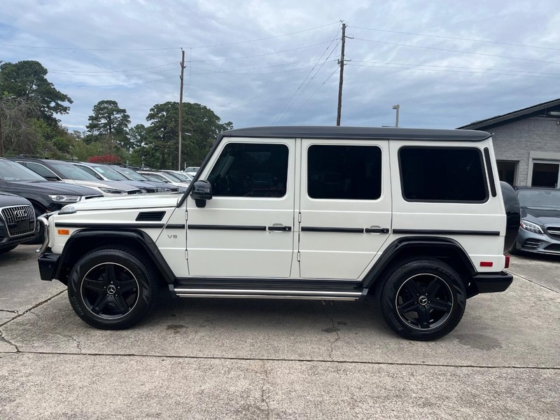 Mercedes-Benz G-Class Vehicle Full-screen Gallery Image 09