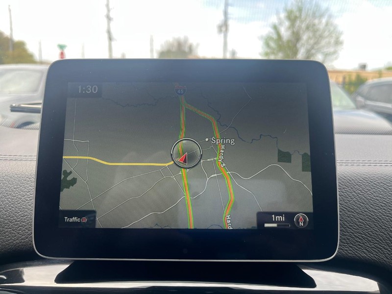 Mercedes-Benz G-Class Vehicle Full-screen Gallery Image 23