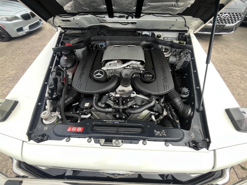 Mercedes-Benz G-Class Vehicle Full-screen Gallery Image 27