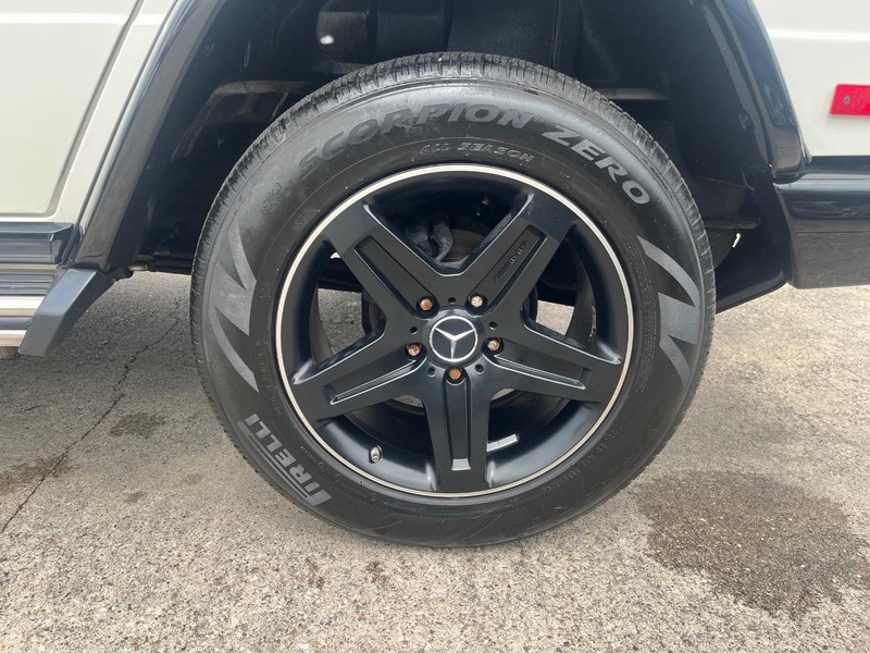 Mercedes-Benz G-Class Vehicle Full-screen Gallery Image 28