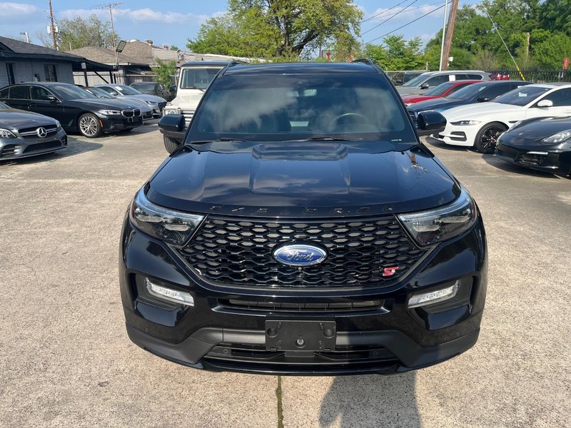 Ford Explorer Vehicle Full-screen Gallery Image 03