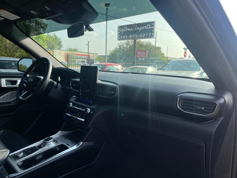 Ford Explorer Vehicle Full-screen Gallery Image 13
