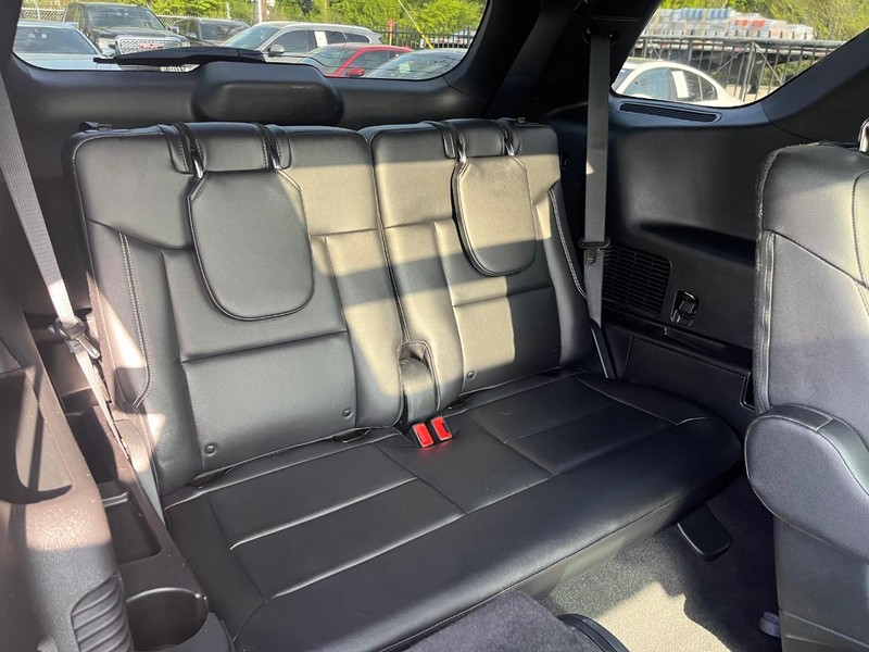 Ford Explorer Vehicle Full-screen Gallery Image 20