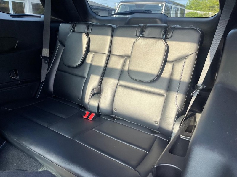 Ford Explorer Vehicle Full-screen Gallery Image 21