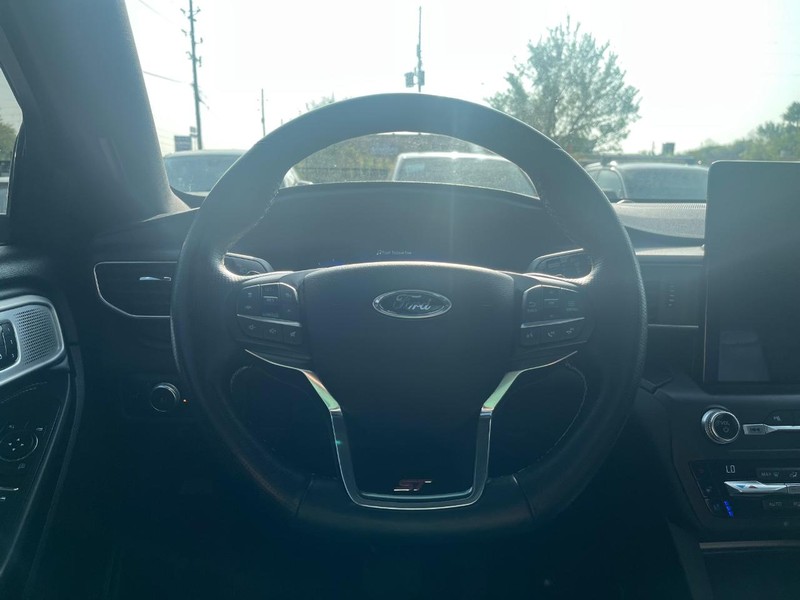 Ford Explorer Vehicle Full-screen Gallery Image 22