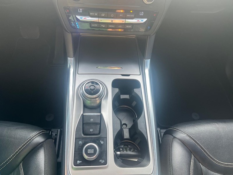Ford Explorer Vehicle Full-screen Gallery Image 27