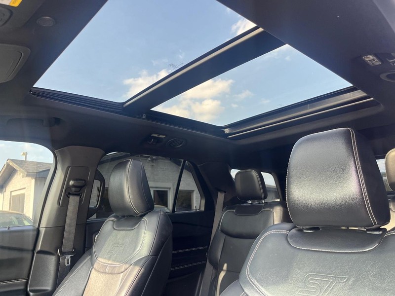 Ford Explorer Vehicle Full-screen Gallery Image 29
