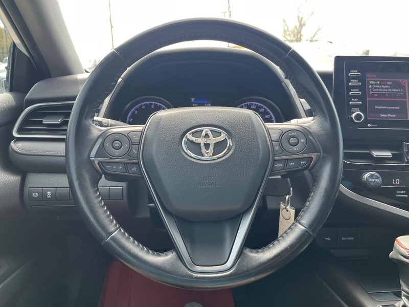 Toyota Camry Vehicle Full-screen Gallery Image 20