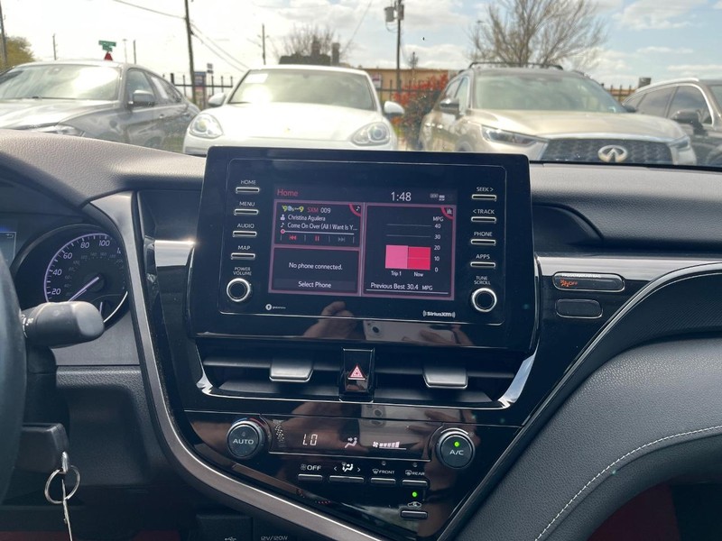 Toyota Camry Vehicle Full-screen Gallery Image 21