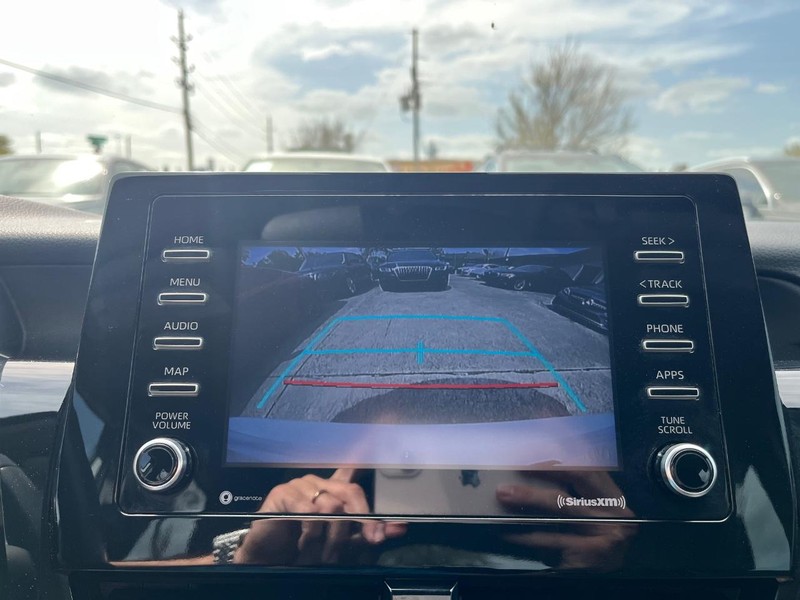 Toyota Camry Vehicle Full-screen Gallery Image 22