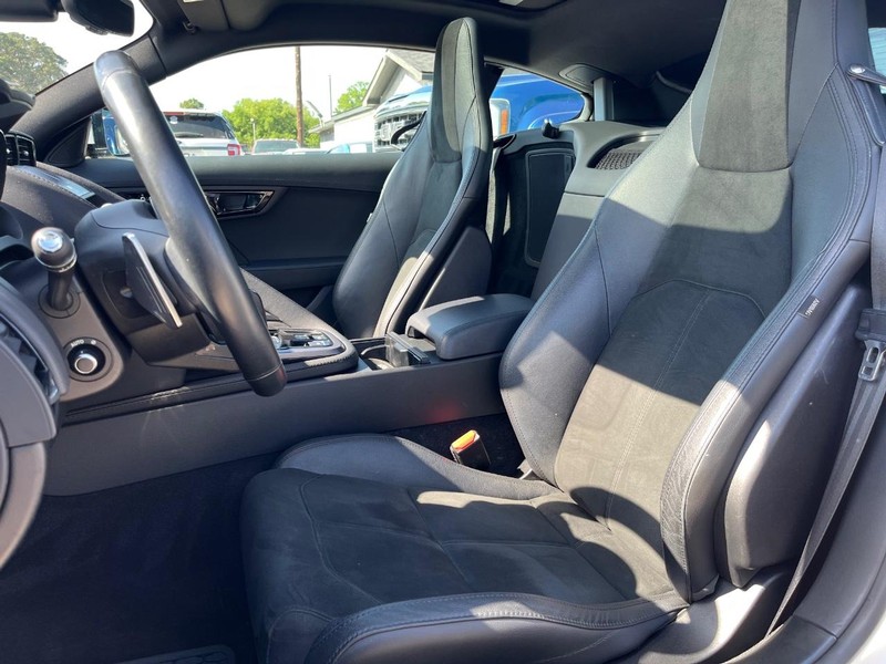 Jaguar F-Type Vehicle Full-screen Gallery Image 10