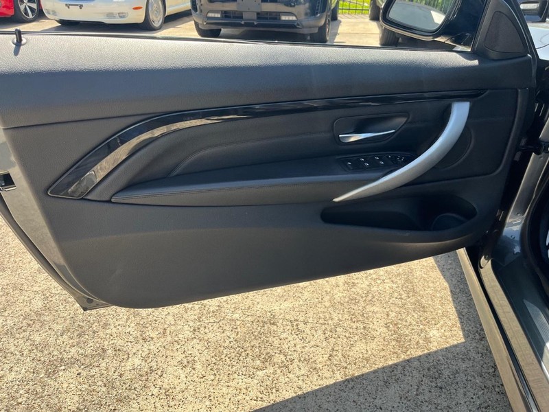 BMW 428i Vehicle Full-screen Gallery Image 20
