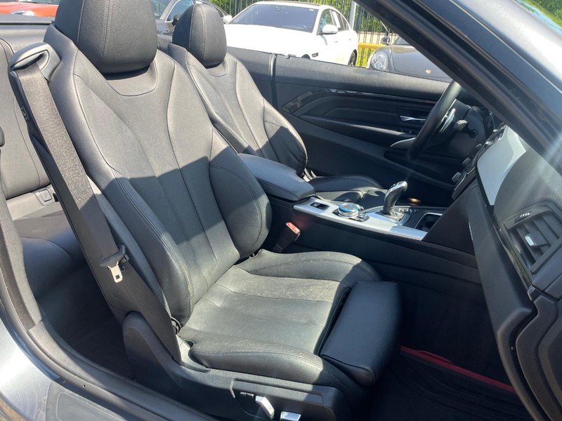BMW 428i Vehicle Full-screen Gallery Image 22
