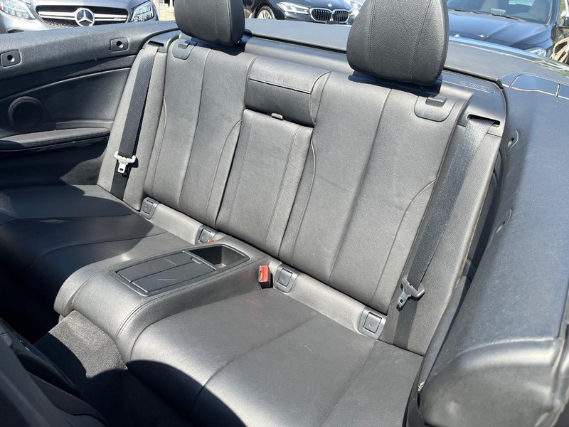 BMW 428i Vehicle Full-screen Gallery Image 25