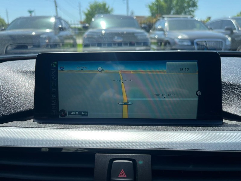 BMW 428i Vehicle Full-screen Gallery Image 30