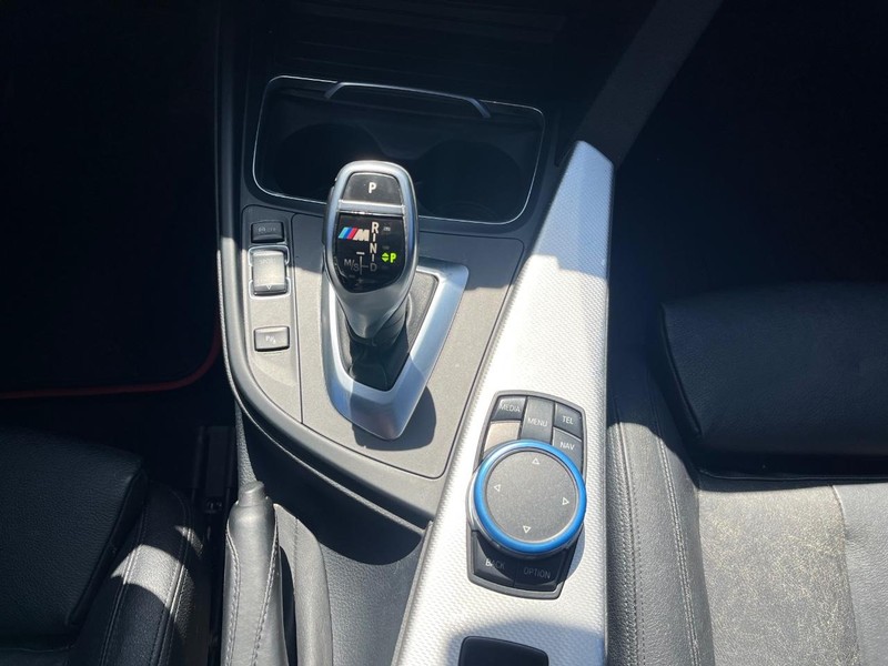 BMW 428i Vehicle Full-screen Gallery Image 32