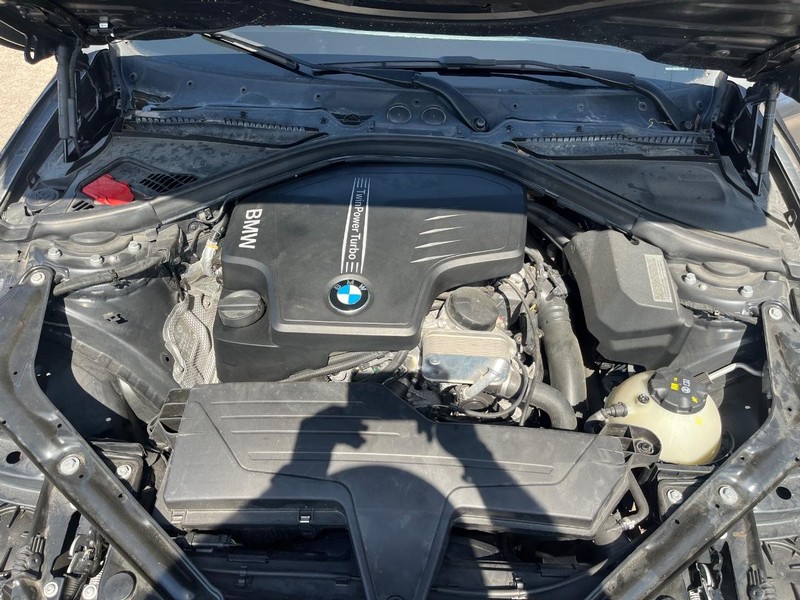 BMW 428i Vehicle Full-screen Gallery Image 34