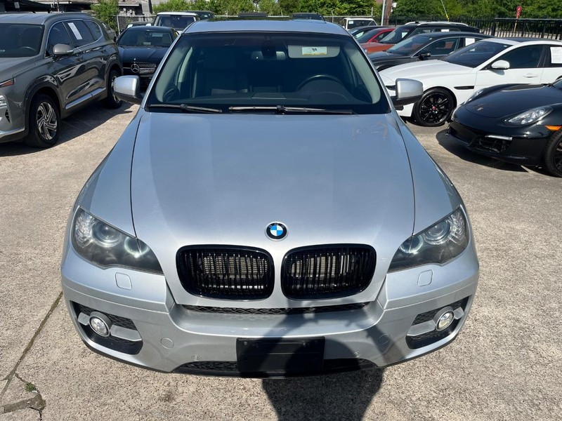 BMW X6 Vehicle Full-screen Gallery Image 03