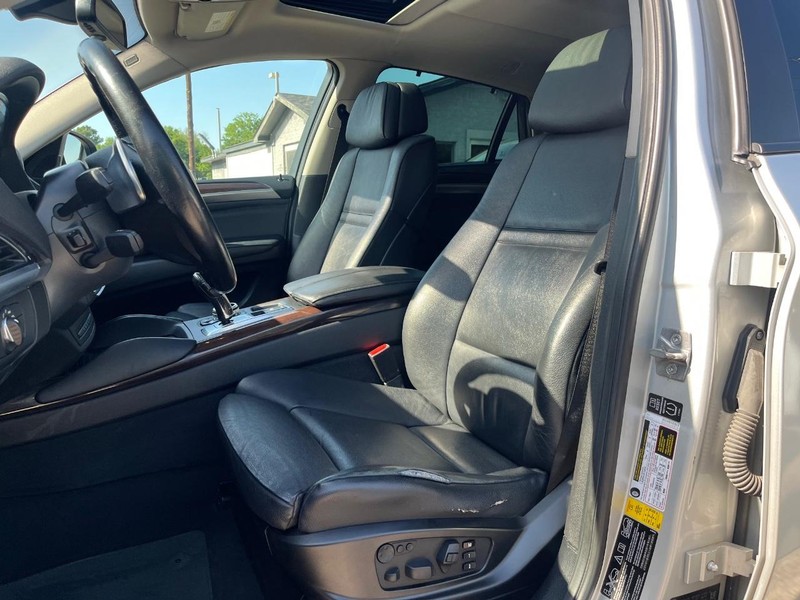 BMW X6 Vehicle Full-screen Gallery Image 10