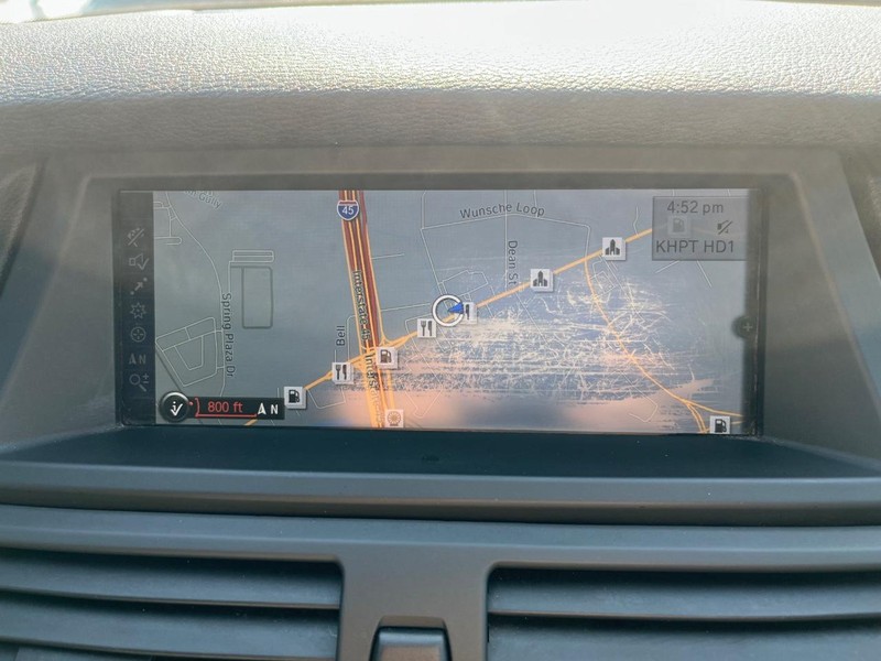 BMW X6 Vehicle Full-screen Gallery Image 22